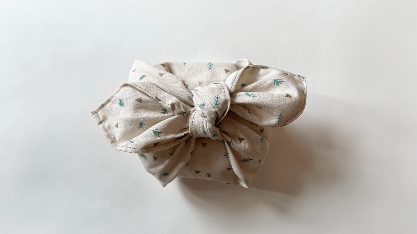Geschenkset: Krabbelschuhe + Furoshiki